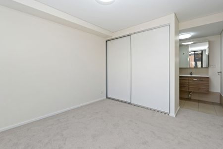 Executive City Living! - Photo 2