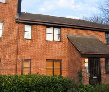 Cranbrook, Woburn Sands, Buckinghamshire - - Photo 1