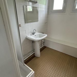Location Appartement 2 pièces 44m² LE CREUSOT 71200 - Photo 2