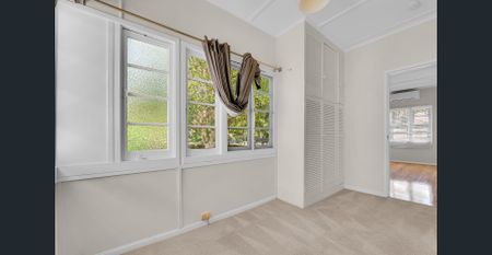 Charming Family Home in Popular School Catchment Location - Lawns & Gardens Included! - Photo 4