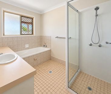 NEAT FAMILY HOME IN QUIET CRESTMEAD CUL-DE-SAC - Photo 5