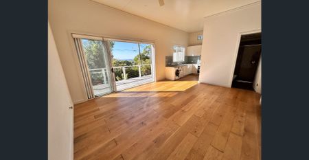 Two Bedroom, Two Bathroom Stylish And Modern Self Contained Home - Photo 4