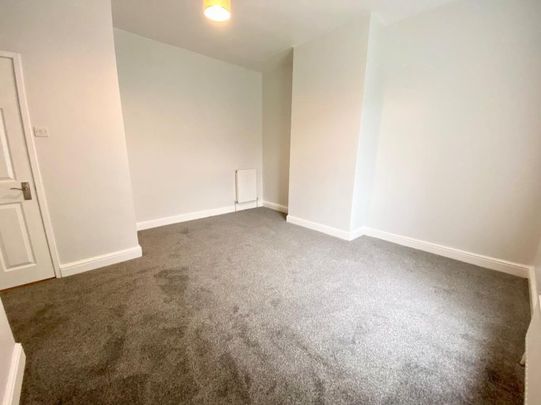 Lawrence Road, Marsh, Huddersfield £850 pcm ⓘ The monthly or weekly payment required by the landlord. Read our glossary page , 3 bedrooms, house - terraced, to let * Tenant info - Photo 1