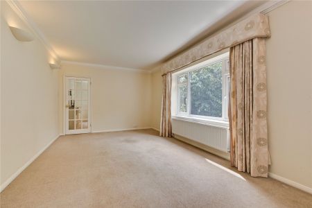 The Paddocks, Weybridge, KT13 - Photo 2