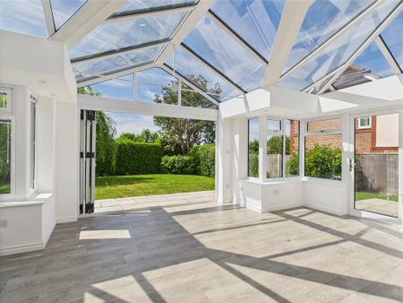 4 bedroom detached house to rent - Photo 3