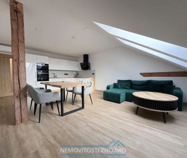 Pronájem plně vybaveného podkrovního bytu 2+kk v centru Znojma - Fotografie 2