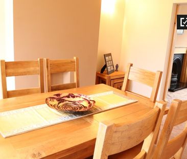 Room in 4-bedroom apartment in North Central Area, Dublin - Photo 3