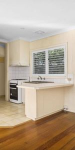 NEAT AND TIDY UNIT | CENTRAL LOCATION | CLOSE TO TRAINS - Photo 3