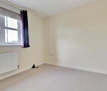 3 bedroom end of terrace house to rent - Photo 2