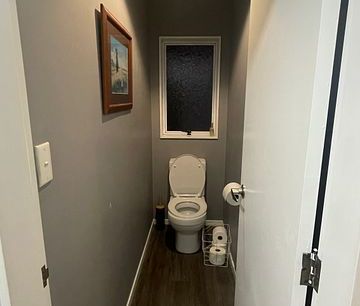 Charming 3BR Home in Newlands - Photo 5