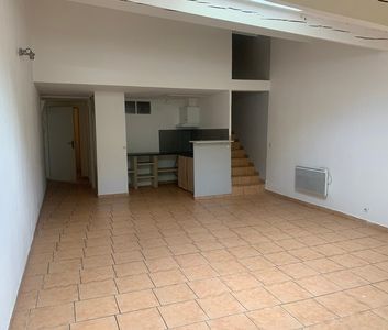Location Appartement 3 pièces 76m² LA ROQUEBRUSSANNE 83136 - Photo 1