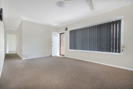 3 Bedroom Home, Convenient Location - Photo 2