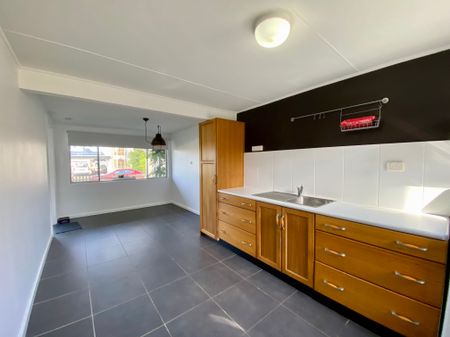 Convenient Location - 2 Bedrooms - 1 Bathroom - Photo 4