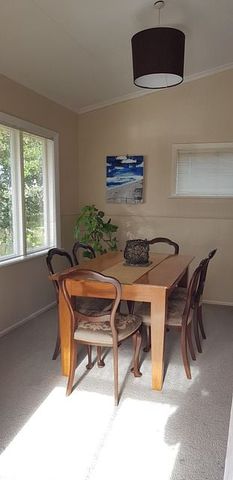 Beach Living - Large Family Home - Photo 4