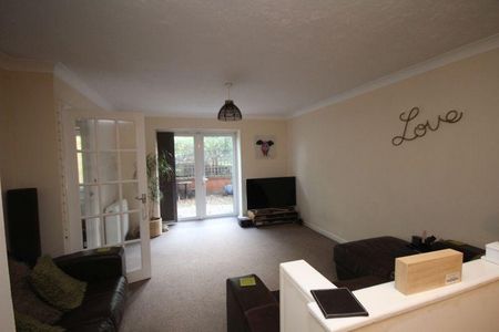 3 bedroom end of terrace house to rent - Photo 4