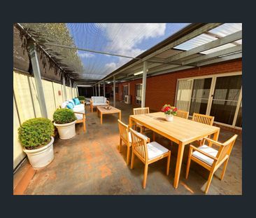 Huge Family Home - Photo 4