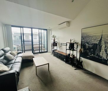 STUNNING SPACIOUS TWO BEDROOM UNIT IN PRIME INNER-CITY LOCATION - Photo 3