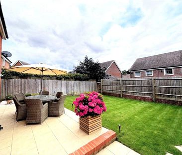 4 bedroom detached house to rent - Photo 2