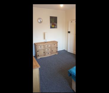 Room in a Shared Flat, Alnwick Road, SE12 - Photo 5