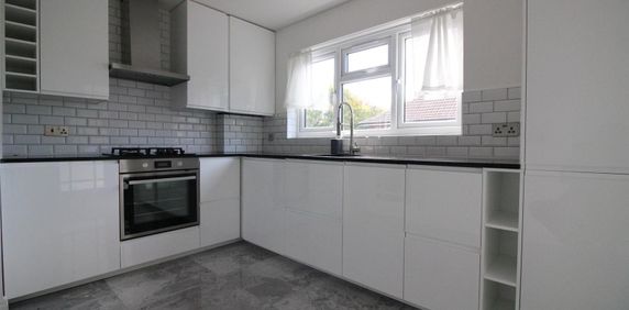 Greystoke Gardens, London - Photo 2