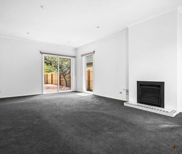 THREE-BEDROOM FAMILY HOME | GREAT LOCATION | LOW MAINTENANCE - Photo 1