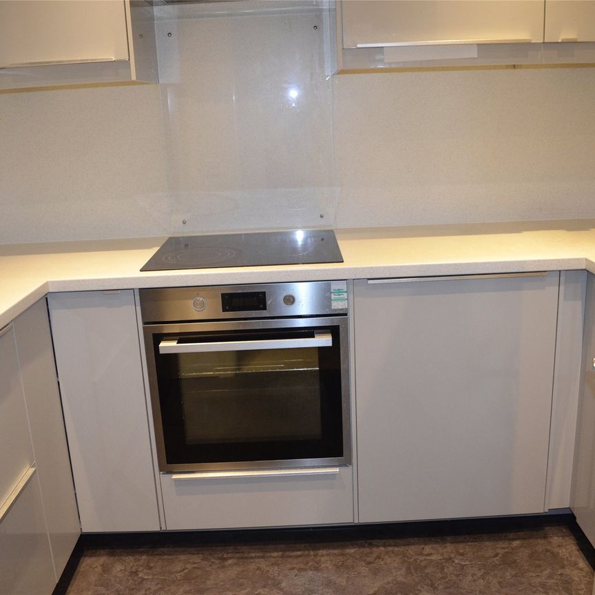 Woodcote Road, Wallington, SM6 - Photo 1