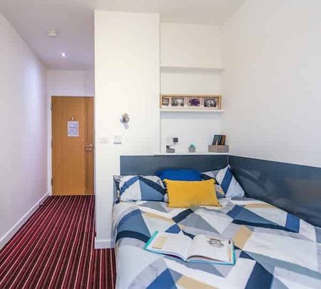 Five Bed Platinum - Photo 1