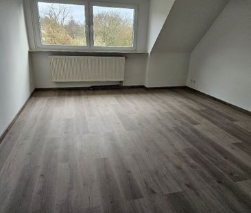 Gemütliche Dachgeschosswohnung mit ca. 55 m² Wohnfläche und 2 Zimmern - Photo 1