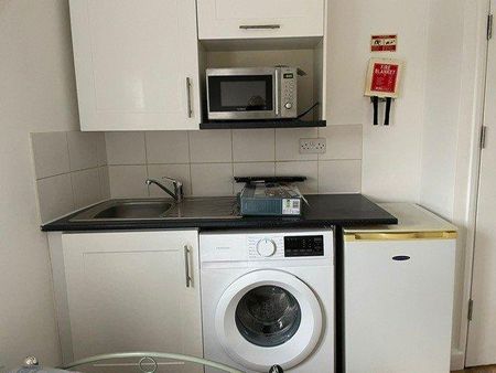 Studio to rent - Photo 4