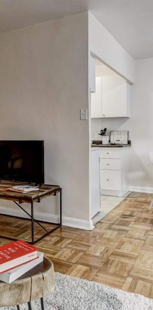 Amazing 1 Bedroom Apartment! - Photo 1