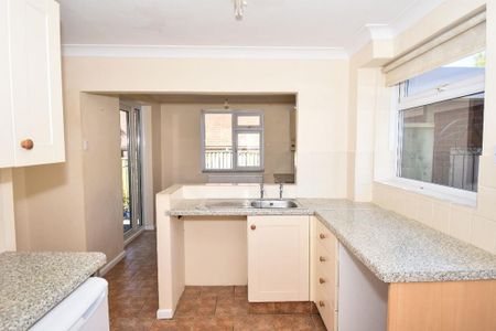 4 bedroom detached house to rent - Photo 3