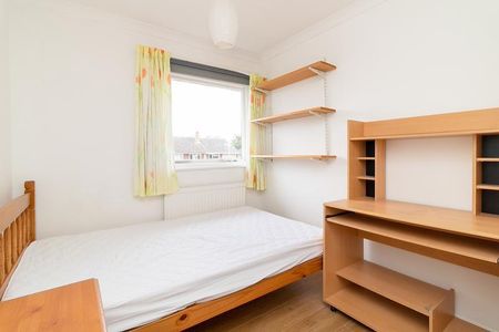 4 bedroom semi-detached house to rent - Photo 3