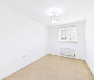 2 bedroom Flat in Squirrel Court, Aldershot - Photo 1