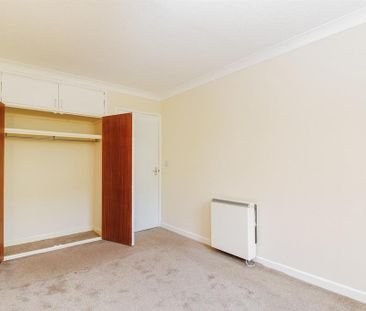 1 bedroom retirement property to rent - Photo 6