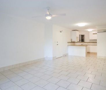 SPACIOUS 3 BEDROOM UNIT JUST MINUTES FROM SOUTHPORT CBD - Photo 5