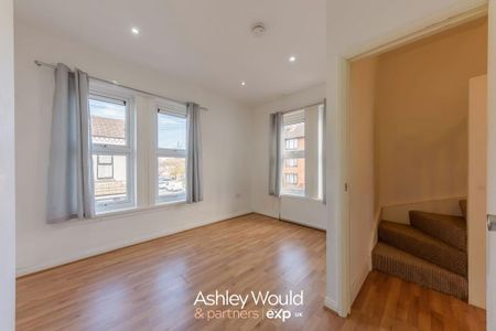 3 bedroom end of terrace house to rent - Photo 3