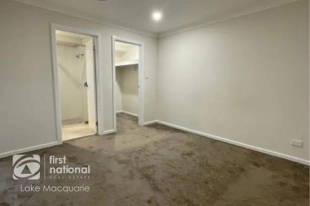 MODERN 3 BEDROOM HOME IN BRENTWOOD ESTATE - Photo 3