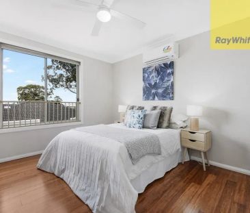This stunning townhouse - Photo 3
