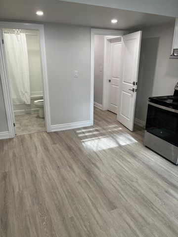 For Lease - 112 Fairholme Avenue Unit# 2, Toronto, Ontario - Photo 4