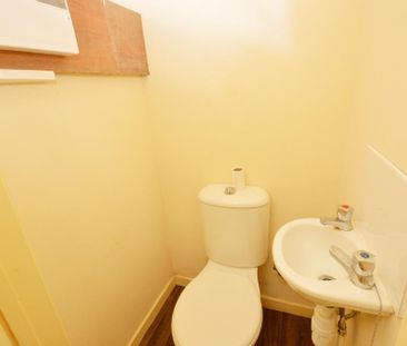 3 bedroom detached house to rent - Photo 6