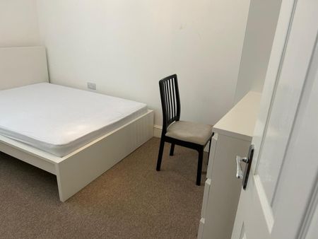 Addison Road, Flat 4 , Plymouth - Photo 3