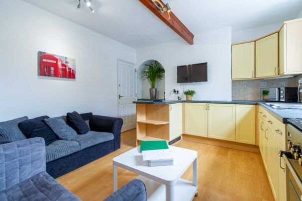 Room 2 - Photo 1