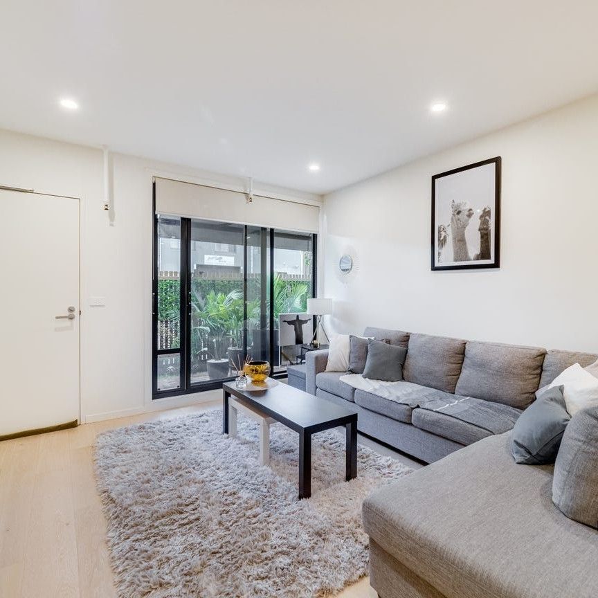Private & Convenient Living with a Dedicated Study in Coburg - Photo 1