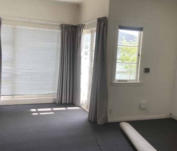 Large Four Bedroom Home - Photo 5