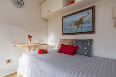 1 Bed Flat, Glenville Grove, SE8 - Photo 5