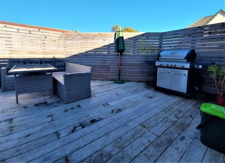 Wonderful Quiet Family Home - Photo 2