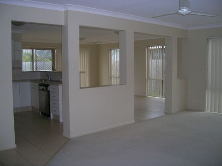 Family Home in Central Upper Coomera - Photo 2
