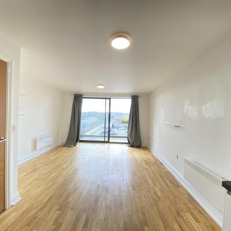 2 bedroom flat to rent - Photo 1