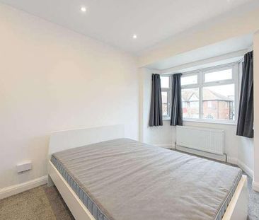 Cheviot Gardens, Cricklewood, NW2 - Photo 2