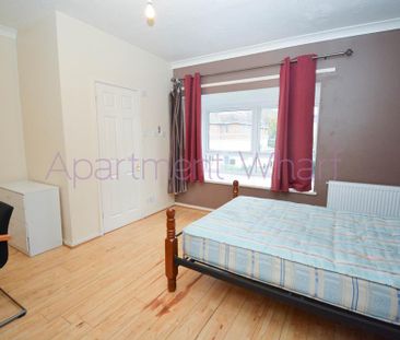 1 bedroom in a flat share to rent - Photo 2